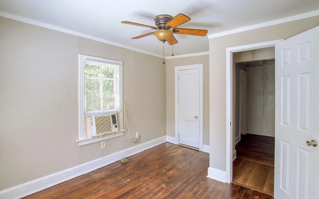 Building Photo - 9924 Sunset Dr
