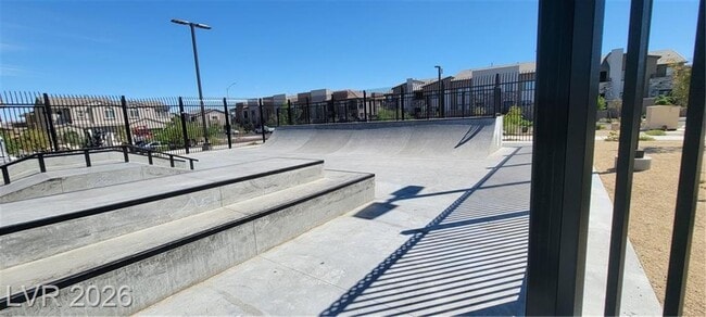 Building Photo - Spacious Henderson Townhome with Balconies and Resort Amenities