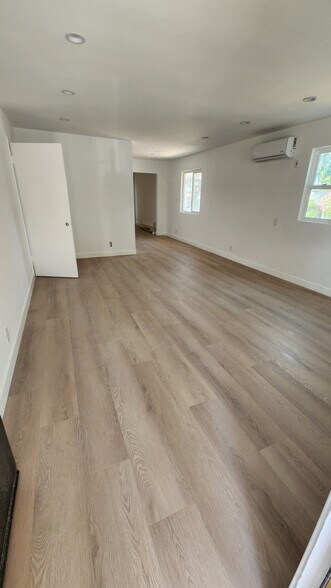 Building Photo - 10357 Scoville Ave