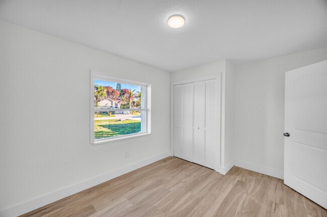 Building Photo - 2514 SE Alfonso Ave