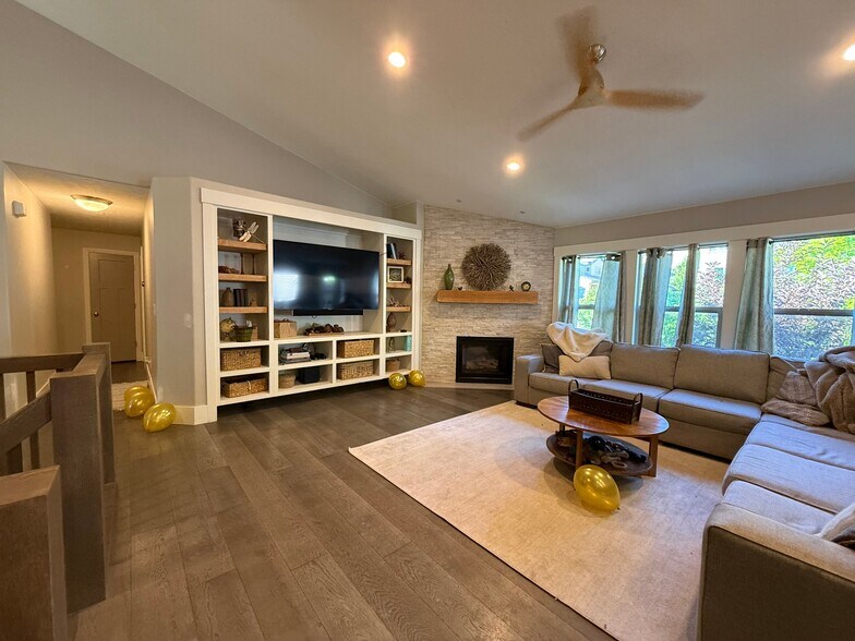 Building Photo - 2152 Aspen Wood Loop W