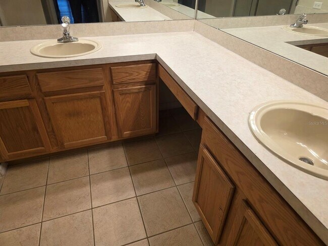 Building Photo - 2711 Star Grass Cir