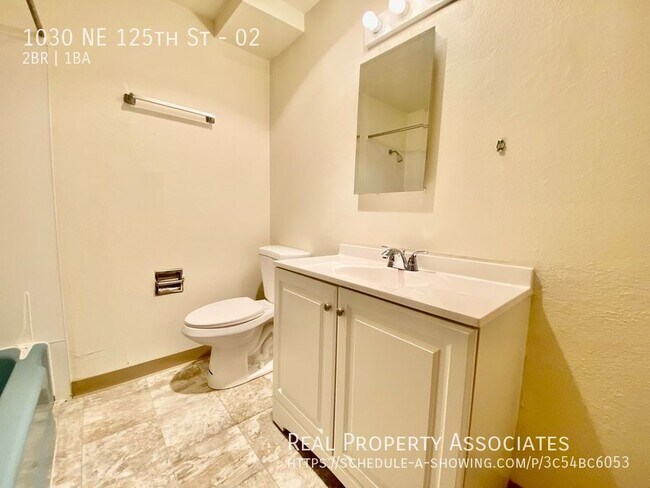 Building Photo - 1030 NE 125th St