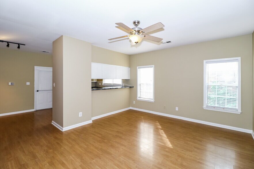 Building Photo - 8170 Timber Knoll Ln