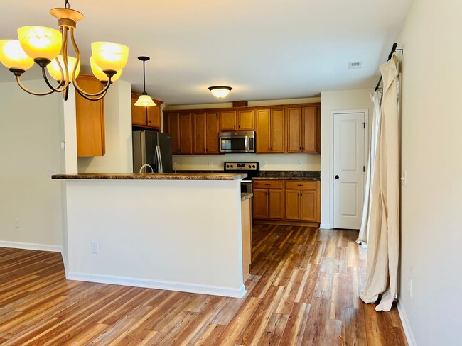 Building Photo - Sellhorn Heights Beauty, 4BR/2.5BA, Fenced...