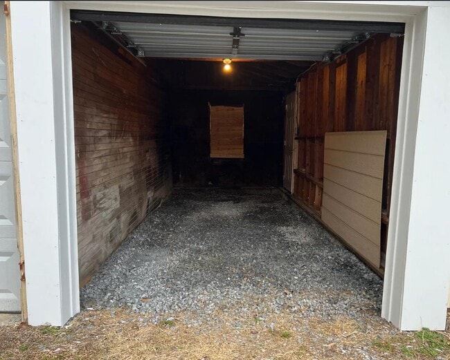 Building Photo - 9 W 2nd Ave