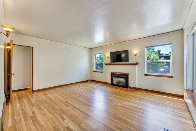 Building Photo - 760 Marsh Ave