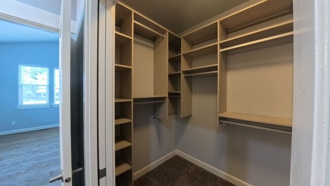 Building Photo - 6892 Baudelaire