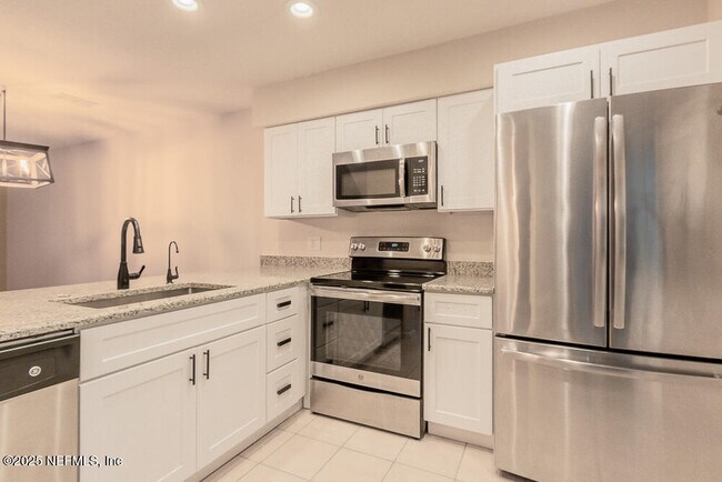 Building Photo - 1518 Spindrift Cir W