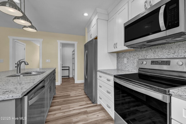 Building Photo - 4009 Alandale Dr