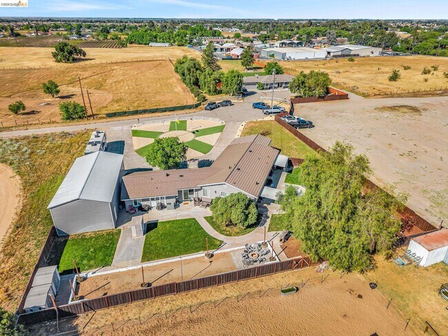 Building Photo - 59 Old Stagecoach Rd