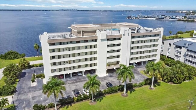 Building Photo - 1500 Park Beach Cir