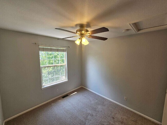 Building Photo - 1124 W Mulberry Ln