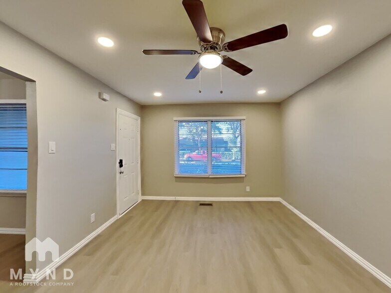 Building Photo - 2728 Rolinda Dr