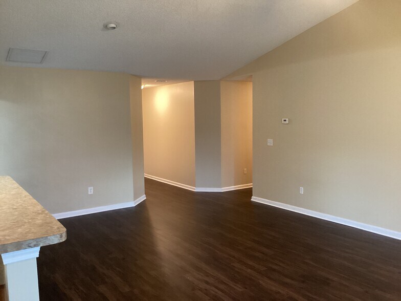 Building Photo - 6410 Blue Leaf Ln