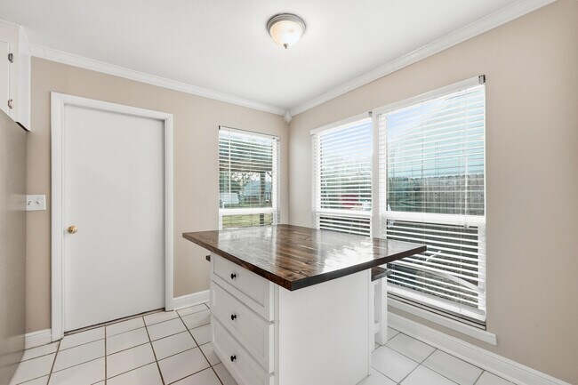 Building Photo - 266 Honeysuckle Way