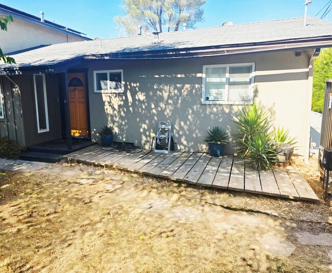 Building Photo - $5,500 - Beautiful 3BR/2BA Home on ? Acre ...