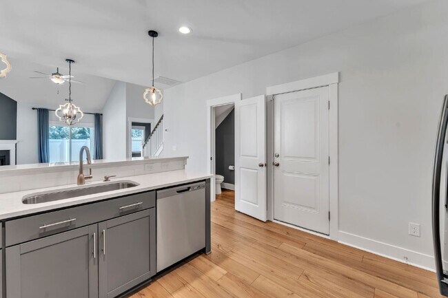 Building Photo - Elegant 3 Bed / 2.5 Bath Luxury Townhome + Bonus Room in Indigo Pointe with Main-Level Primary Su...