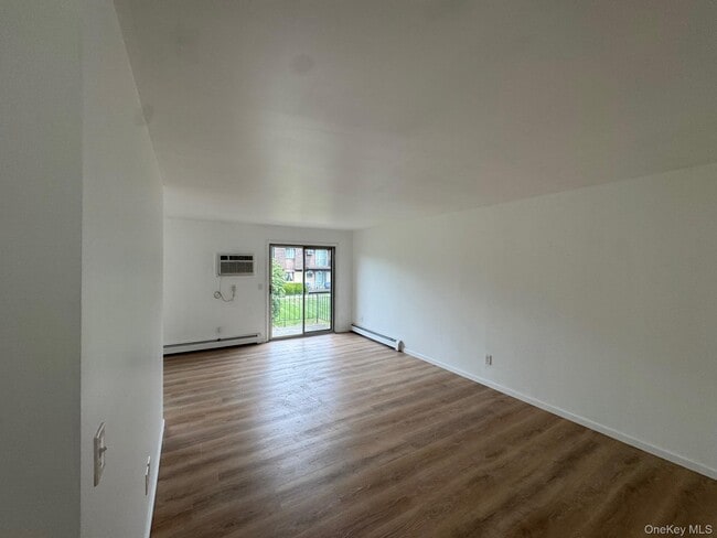 Building Photo - 1002 Cherry Hill Dr