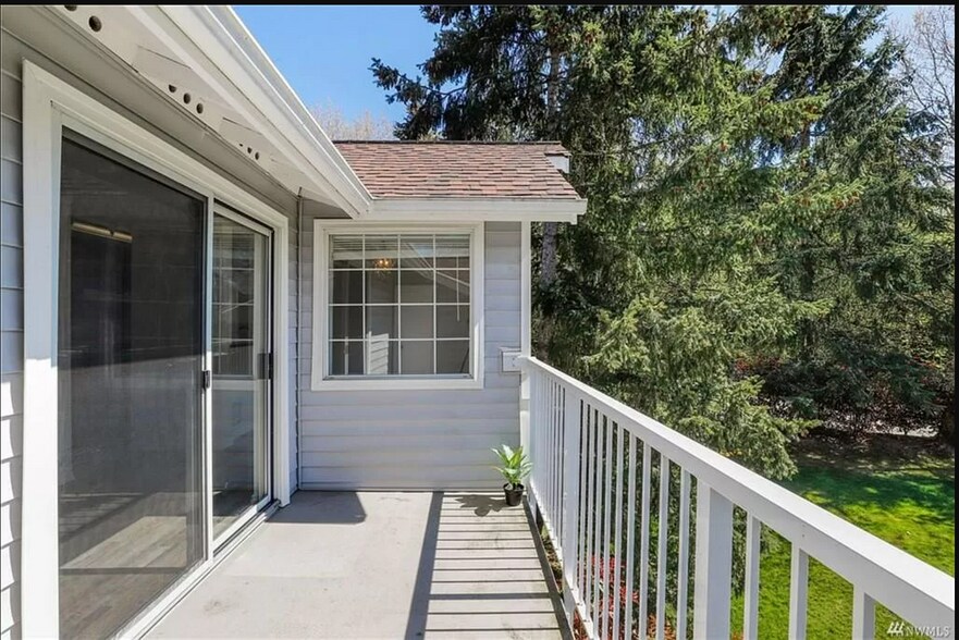 Balcony - 7453 Newcastle Golf Club Rd