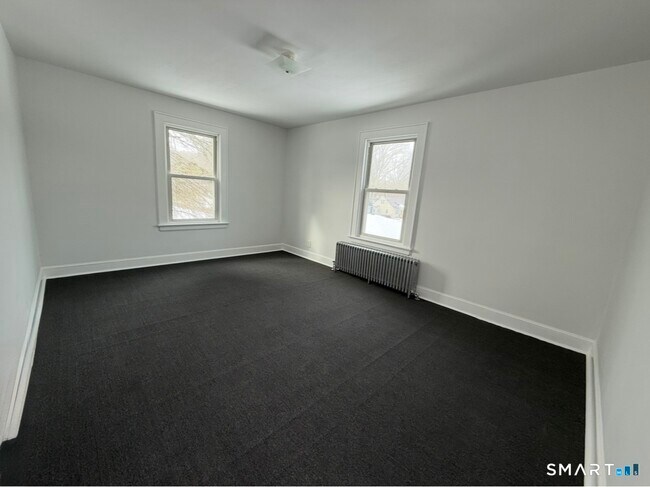 Building Photo - 8 Garden St