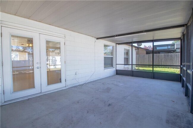 Building Photo - Freshly Painted 3/2 with Fenced Yard & Fireplace!