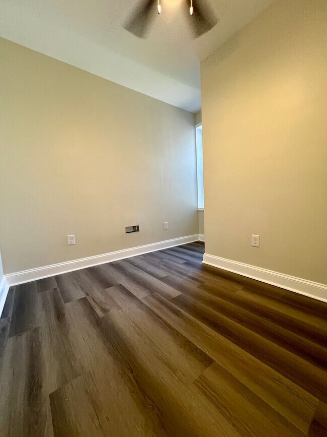 Building Photo - Newly Renovated 3-Bedroom Townhome in Cobb...