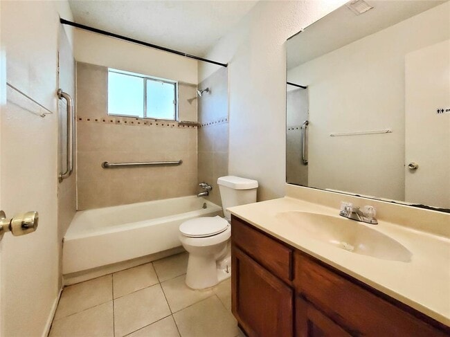 Building Photo - 2827 Wilcrest Dr