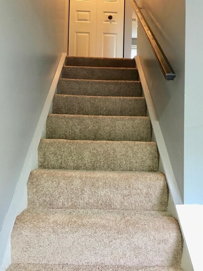 Building Photo - 3 br, 1.5 bath Townhome - 2953 Rushbury Drive