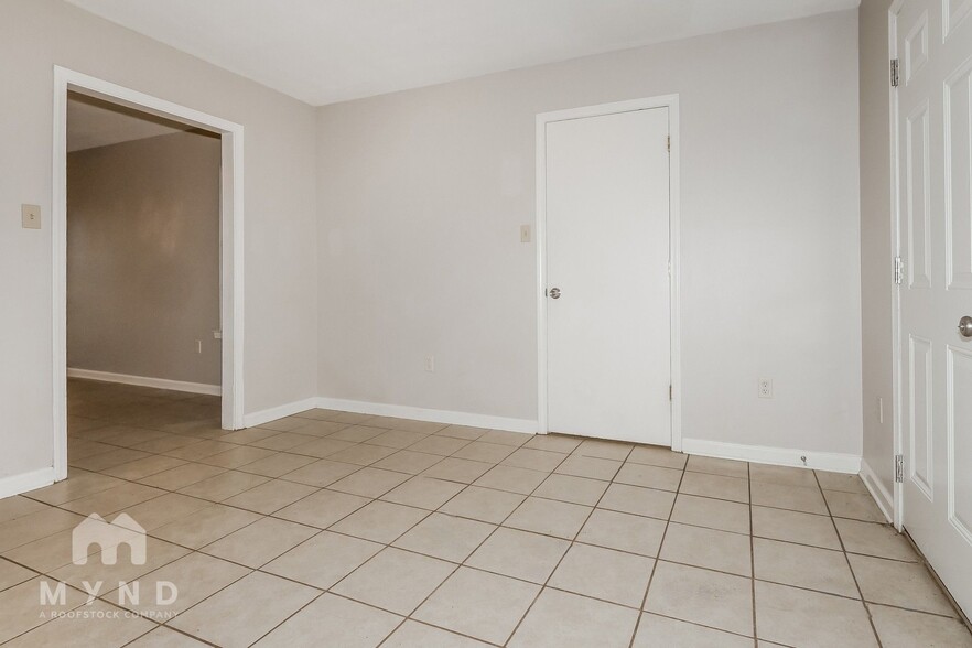 Building Photo - 10571 Chateau Dr