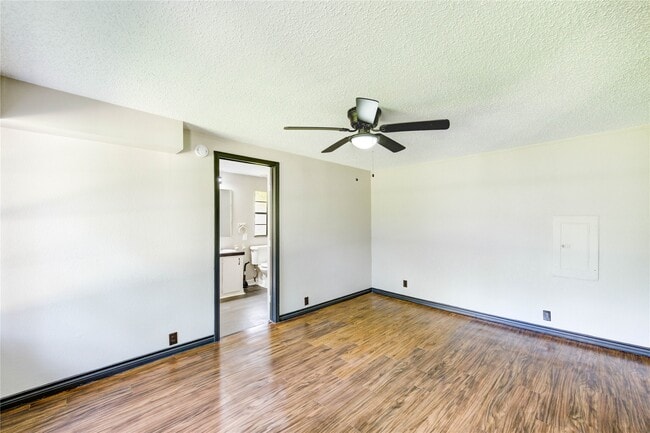 Building Photo - 26342 Hunters Trail