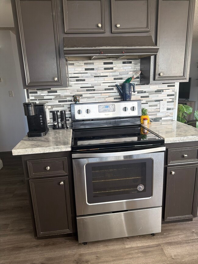 Building Photo - 3701 Colonial Dr