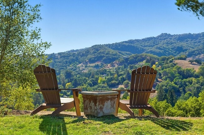 Building Photo - 121 Haslemere Ct