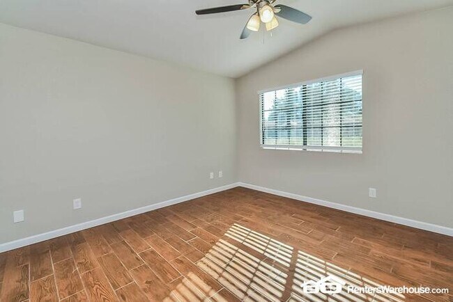 Building Photo - Recently updated 3 Bed, 2 Bath home in Tucson