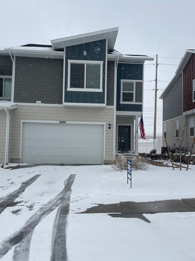 Building Photo - Beautiful Saratoga Springs Townhome for rent!