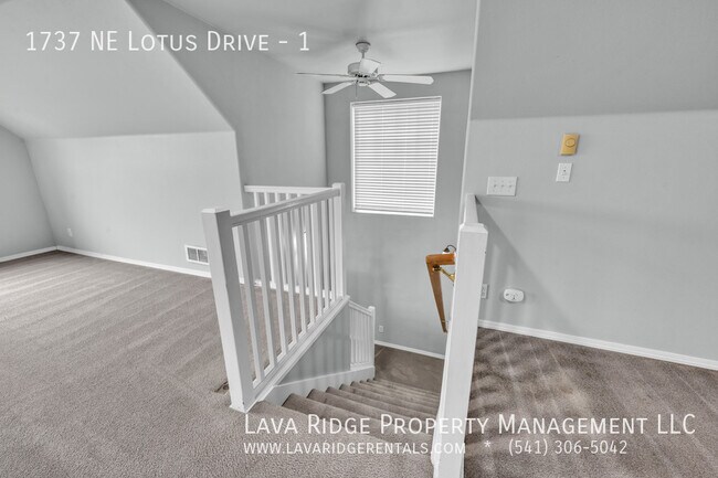 Building Photo - 1737 NE Lotus Dr