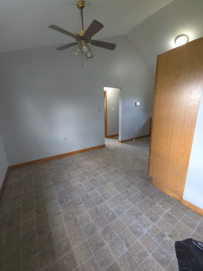 Building Photo - 164 N Hazelwood Ave