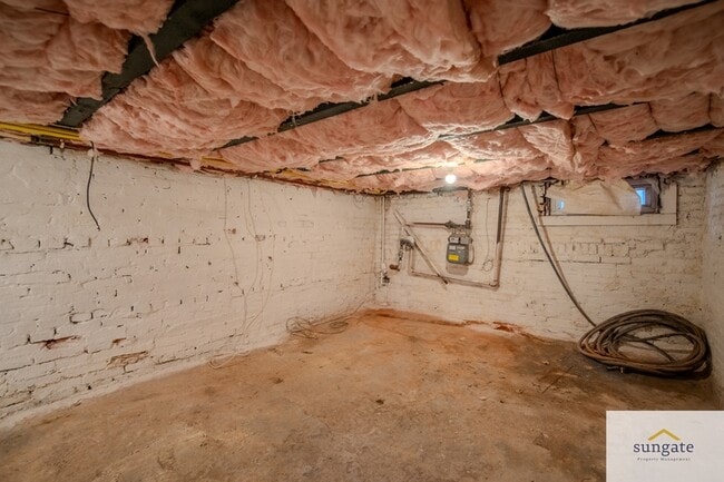 Building Photo - 313 S Madeira St