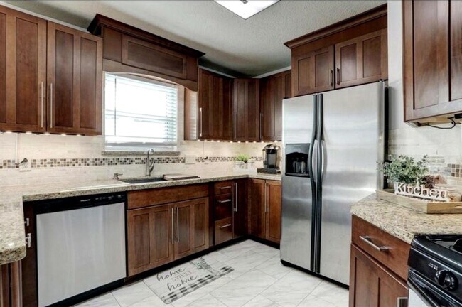 Building Photo - 4508 Stonebridge Dr