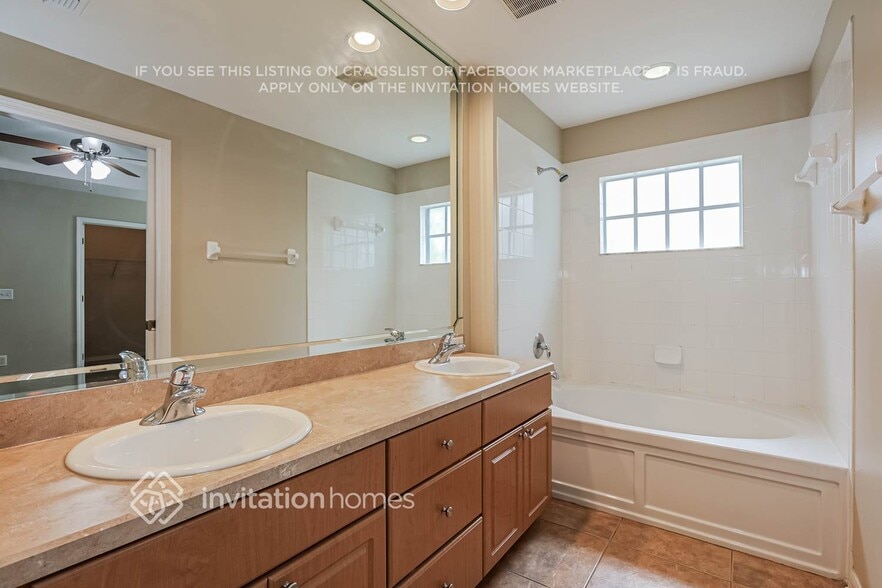 Building Photo - 5901 Grand Loneoak Ln