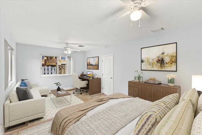 Building Photo - 503 SE 5th Cir