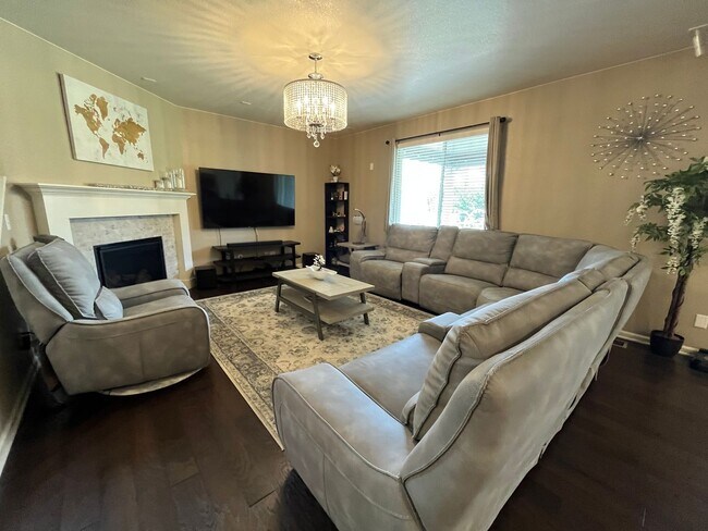 Building Photo - Beautiful Home in South Fort Collins