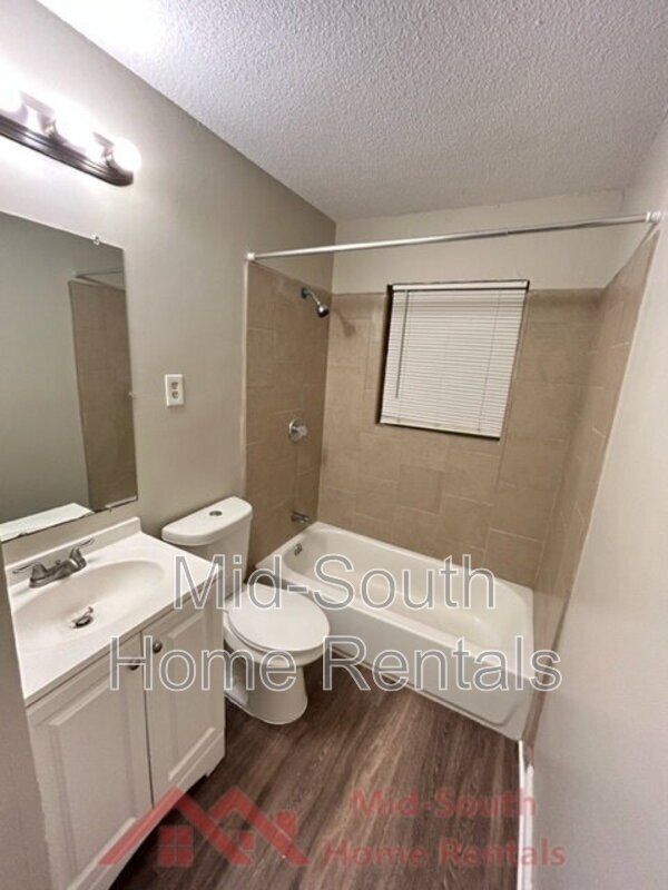 Building Photo - 815 Carol Ann Cove