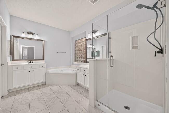 Building Photo - 21610 Avalon Queen Dr