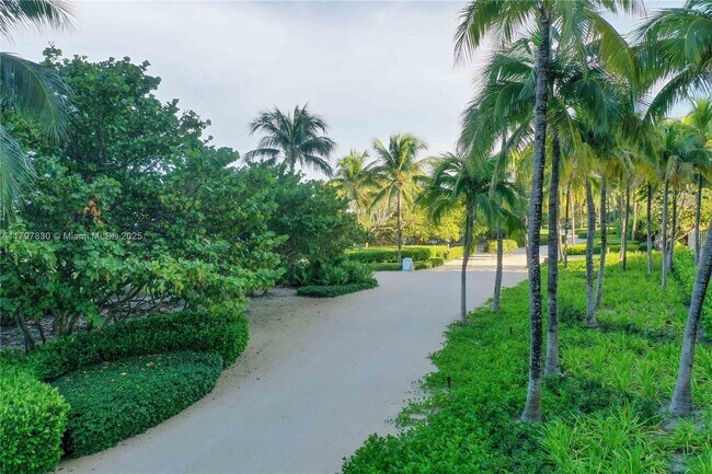 Building Photo - 10201 Collins Ave