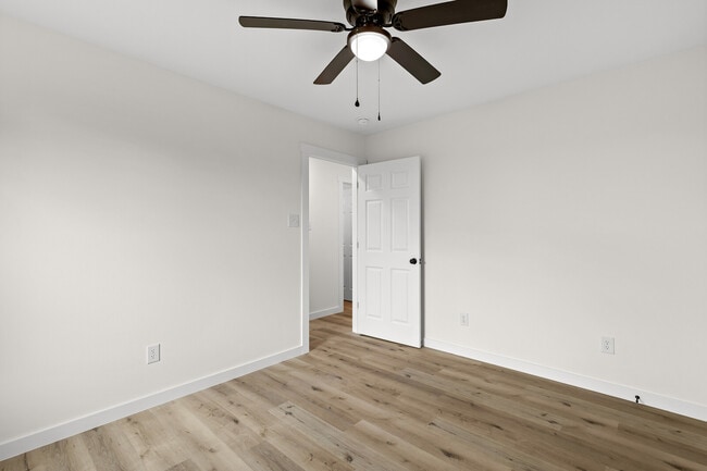 Building Photo - 516 Paso Fino St