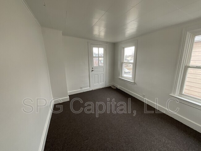 Building Photo - 724 Glen Pl