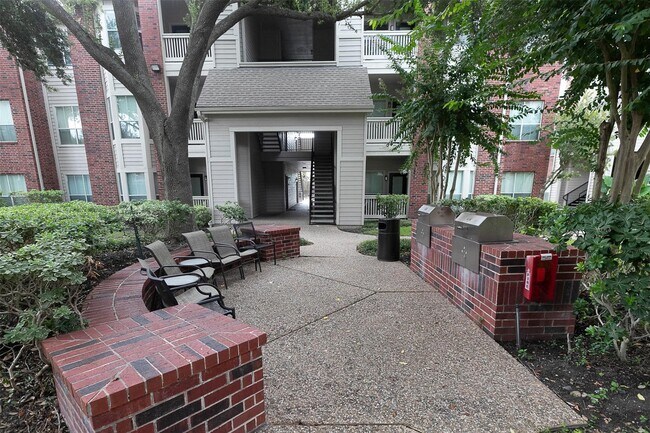 Building Photo - 1330 Old Spanish Trl