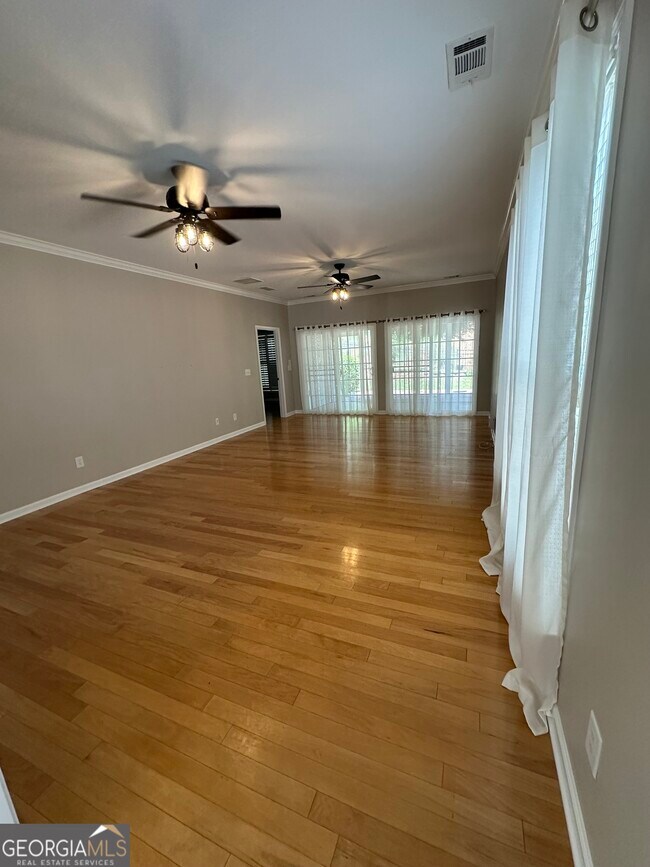 Building Photo - 111 Magic Lily Dr