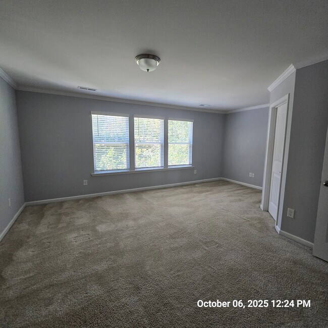 Building Photo - 190 Thornhill Dr